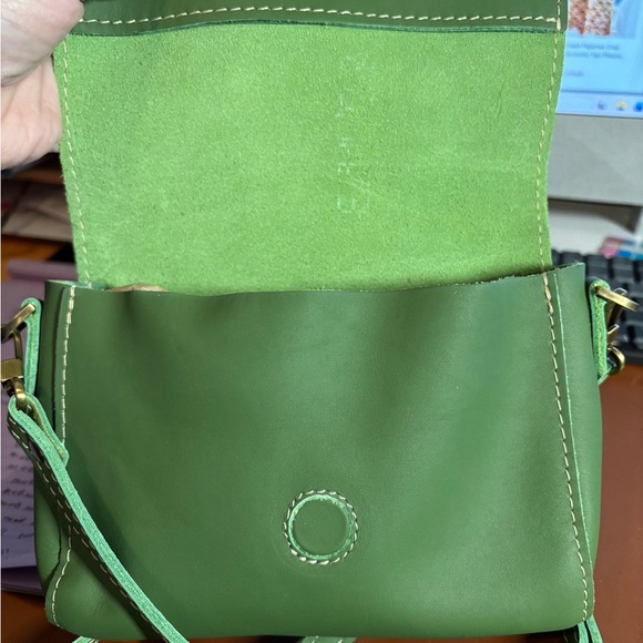 Portland Leather Marcha? Metro mini Crossbody Bag - Picture 6 of 7